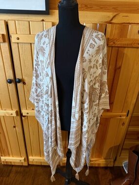 Vince Camuto Cream and Tan Floral Open Front Wrap Kimono